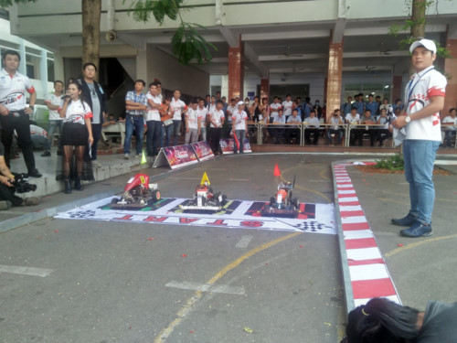 Các đội bước vào cuộc tranh tài tại vòng chung kết Mini Car Racing 2019