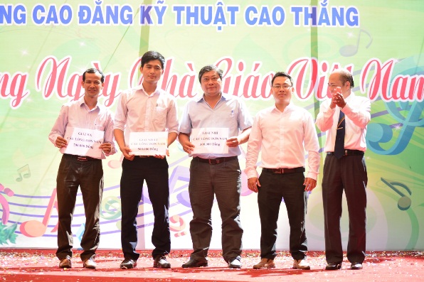 Description: E:HINH ANH11.2015 VAN NGHE GIANG VIENDSC_0360.JPG