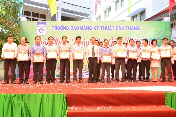 Description: E:HINH ANH11.2015 VAN NGHE GIANG VIENDSC_0310.JPG