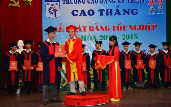 Anh Lê Tuấn Anh nhận bằng Tốt nghiệp “ngành Công nghệ Kỹ thuật Ô tô” tại trường CĐKT Nhà cái VN86
.